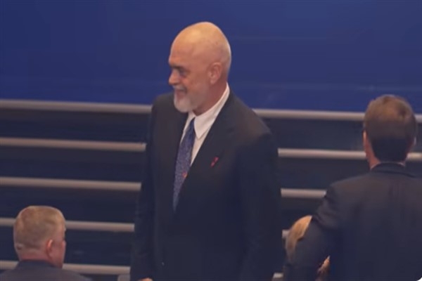 Arnavutluk yolsuzlukla mücadele etmek ve AB'ye katılmak için yapay zekaya yöneliyor