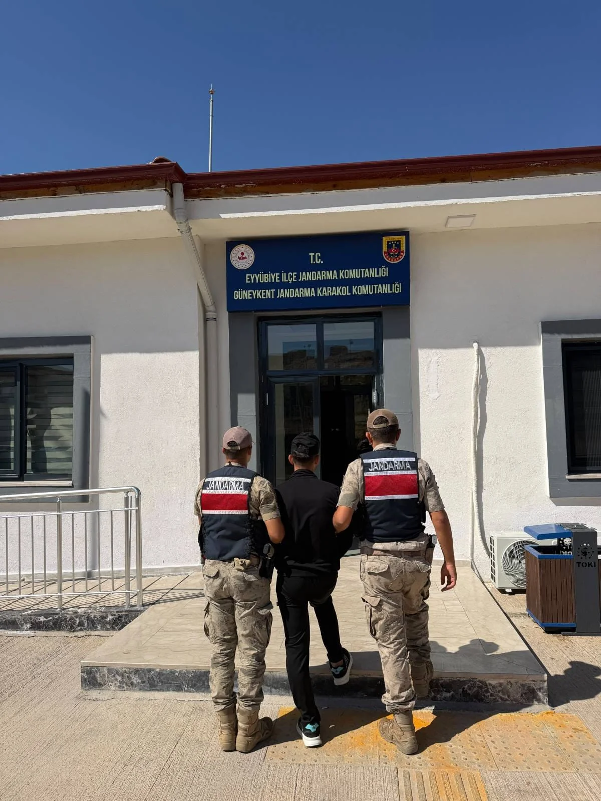 Şanlıurfa’da aranan iki hükümlü yakalandı: 33 yıl 7 ay hapis cezası