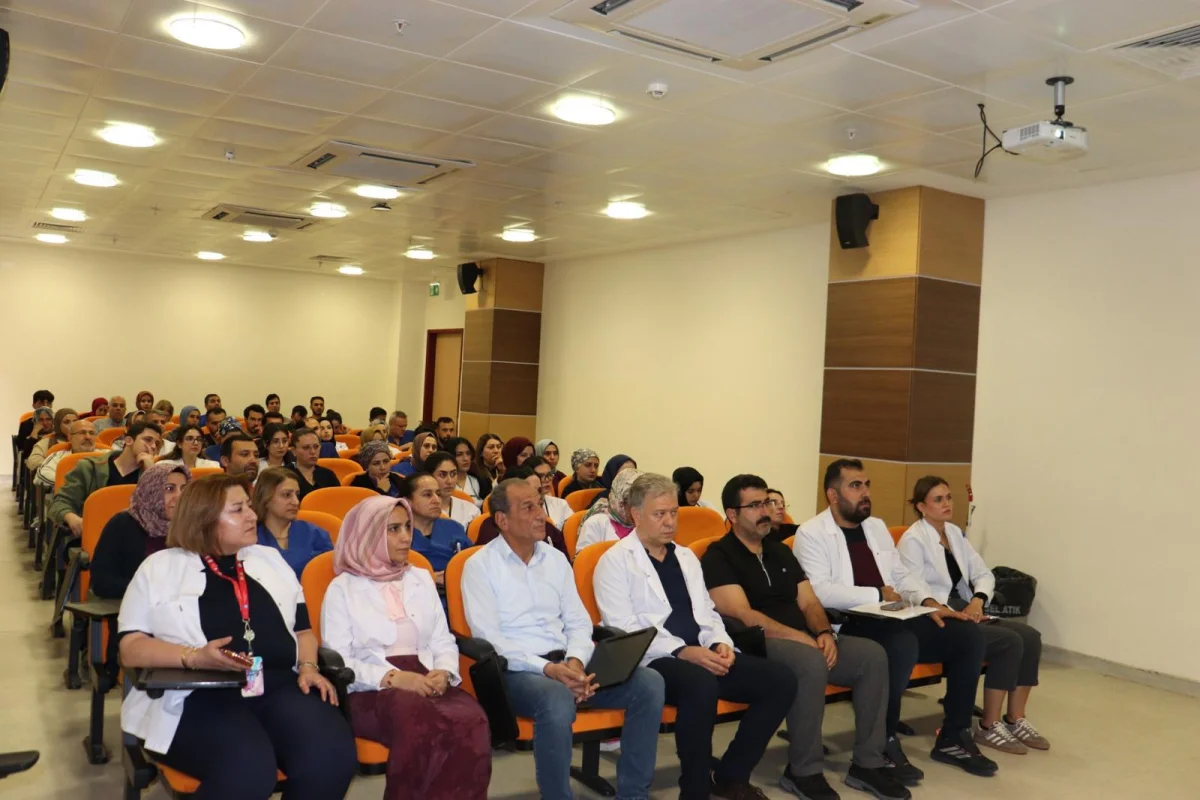 HARRAN ÜNİVERSİTESİ HASTANESİ PERSONELİNE TEMEL AFET FARKINDALIK EĞİTİMİ