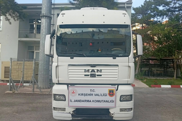 Kırşehir'de şasesi değiştirilen tır yol kontrolünde yakalandı