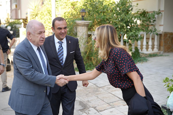 Özdağ, Burhan Özfatura’nın ailesine taziye ziyaretinde bulundu