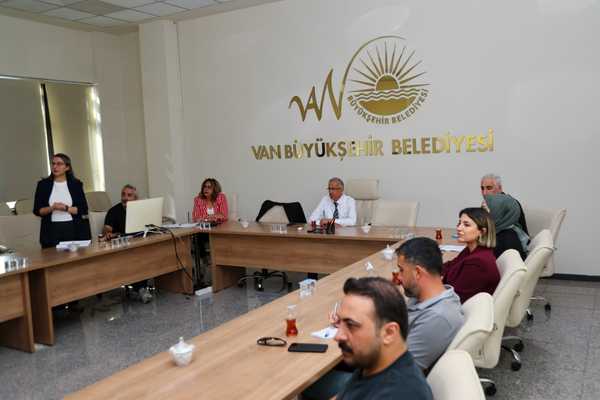 Van Büyükşehir Belediyesi'nde şube müdürlerine resmi yazışma eğitimi
