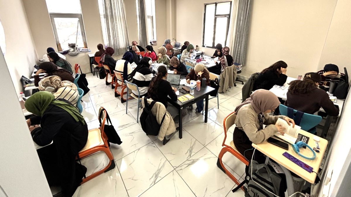 EYYÜBİYELİ GENÇLER SINAVA SÜLEYMANŞAH GENÇLİK MERKEZİ’NDE HAZIRLANIYOR
