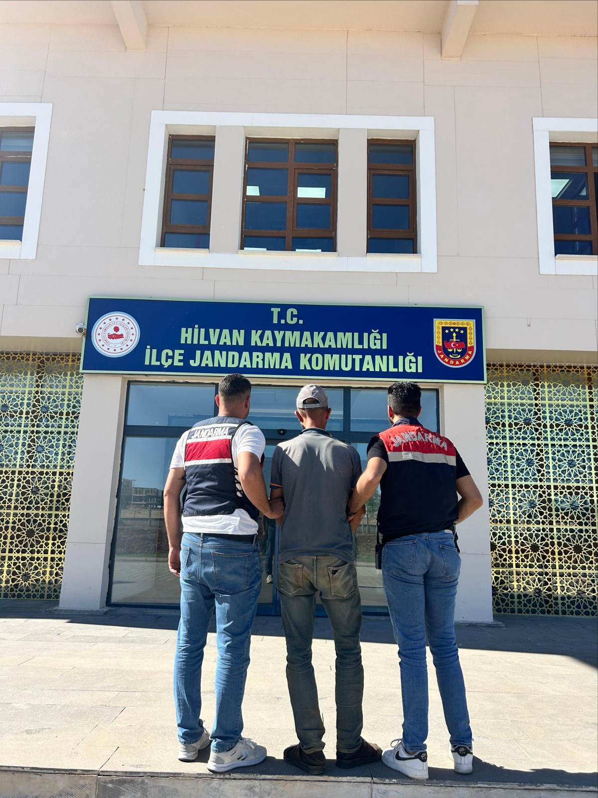 Hilvan’da 16 Yıl Cezası Bulunan Firari Hükümlü Yakalandı