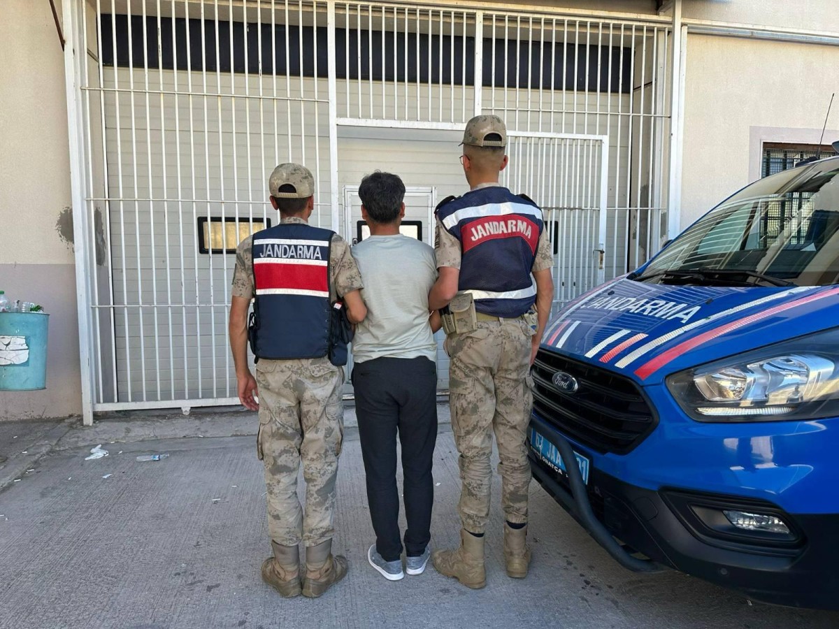Şanlıurfa’da Aranan 2 Hükümlü Jandarma Operasyonuyla Yakalandı