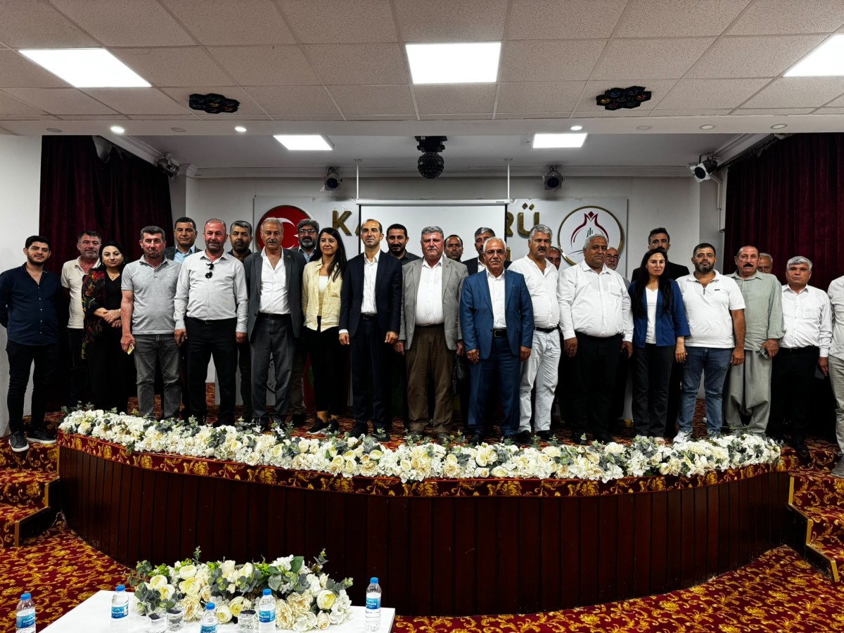 DBP ve DEM Parti Heyeti Şanlıurfa'da Muhtarlarla Barış Sürecini Görüştü
