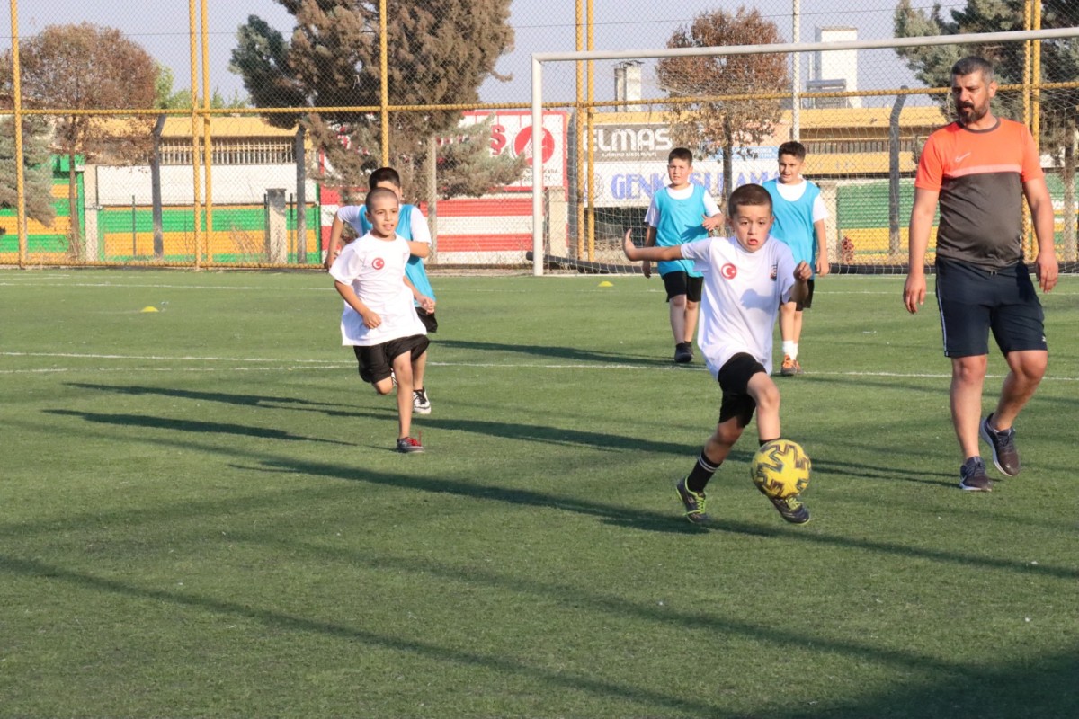 Şanlıurfa Büyükşehir Belediyesi Binlerce Çocuğu Futbolla Buluşturuyor