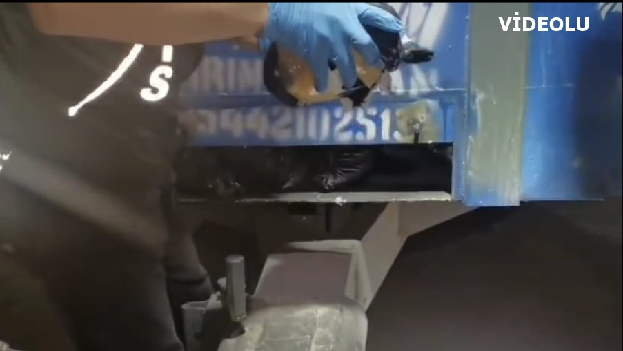 Şanlıurfa'da Traktör Kasasına Zulalanmış 25 Kilo 100 Gram Skunk Ele Geçirildi