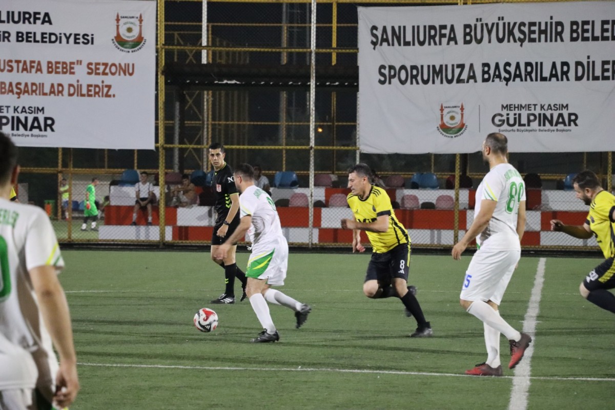 Şanlıurfa'da Mustafa Bebe Anısına Masterler Futbol Turnuvası Başladı