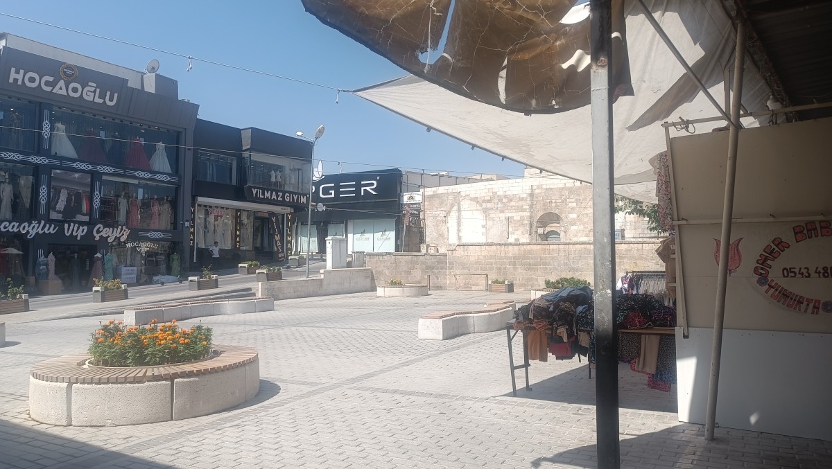 ŞANLIURFA’DA KAVURUCU YAZ SESSİZLİĞİ