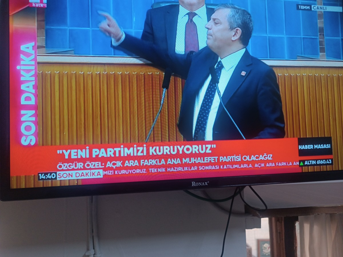 SON DAKİKA: Ankara Kulislerini Hareketlendiren İddia! Özgür Özel'den Yeni Parti Hamlesi Gündemde