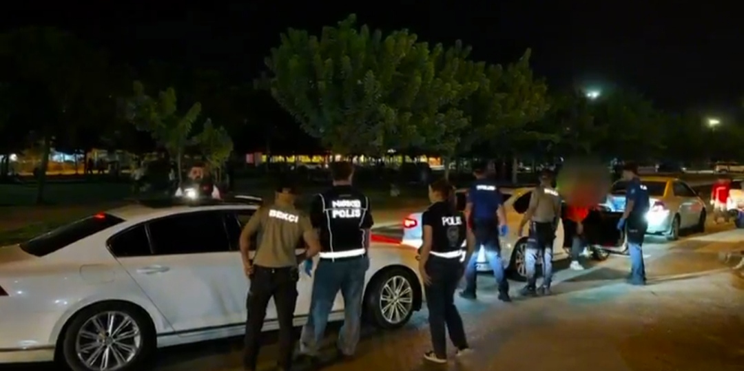 Viranşehir'de Huzur-63 Uygulaması: 2 Bin 288 Kişi ve 809 Araç Denetlendi