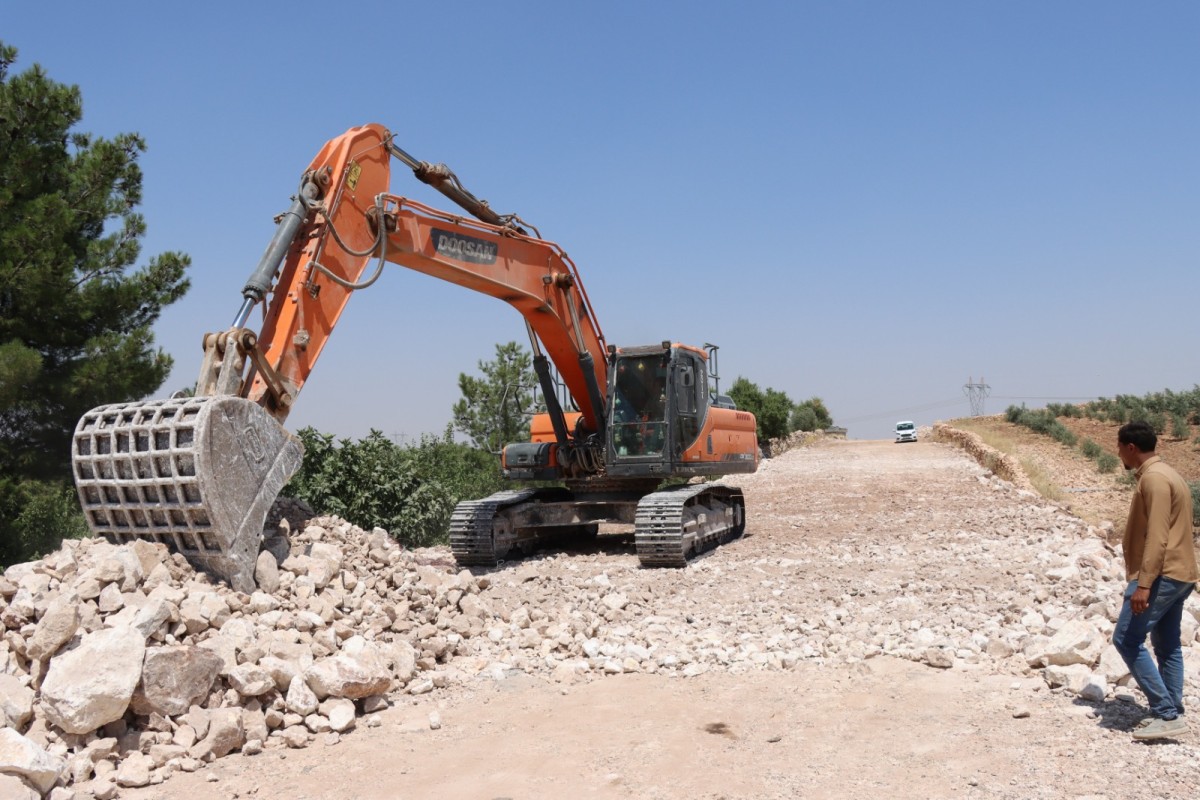 Haliliye ile Siverek Arasındaki 29 Kilometrelik Grup Yolu Sıcak Asfaltla Yenileniyor