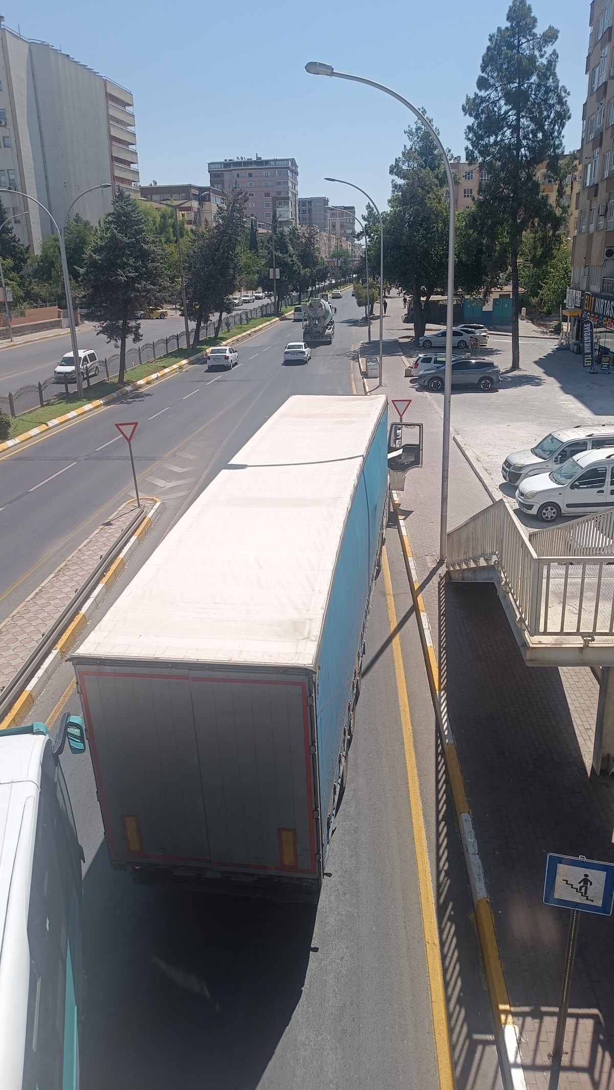Şanlıurfa'da Bozulan TIR Trafiği Kilitledi