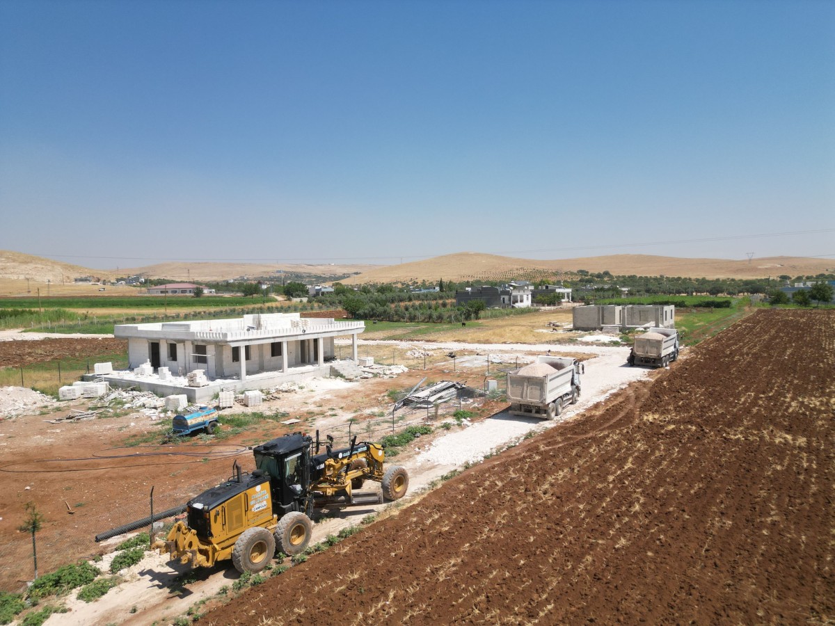 HALİLİYE'DE KIRSAL YOLLAR İÇİN ÇALIŞMALAR HIZ KESMEDEN SÜRÜYOR