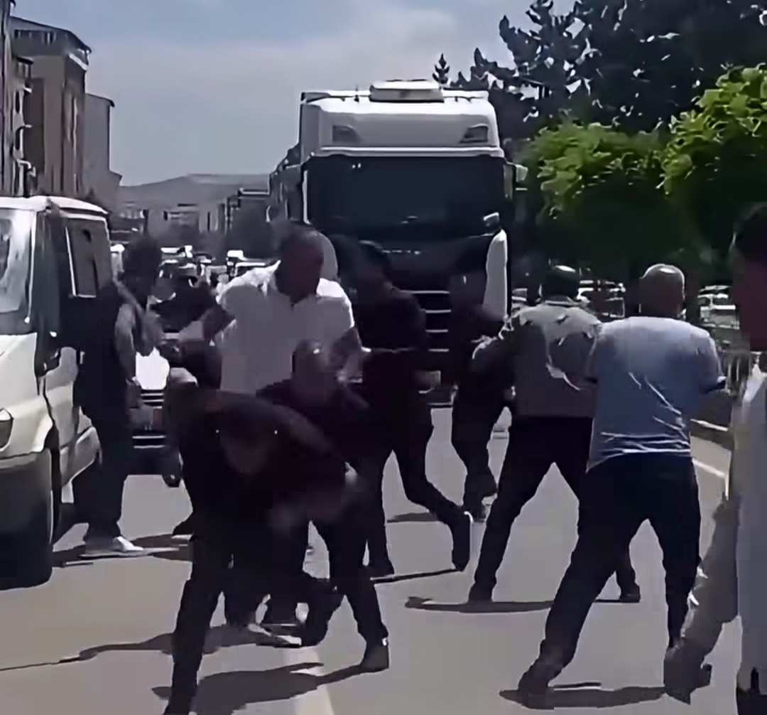 Bitlis'in Güroymak İlçesinde Gergin Anlar: Çıkan Kavgada Çok Sayıda Yaralı Var