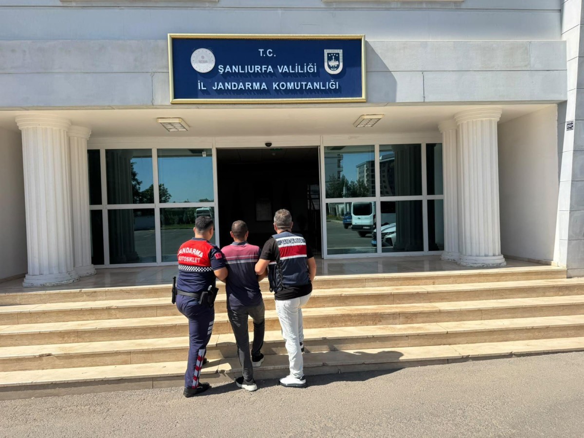 Karaköprü’de aranan 2 hükümlü yakalandı