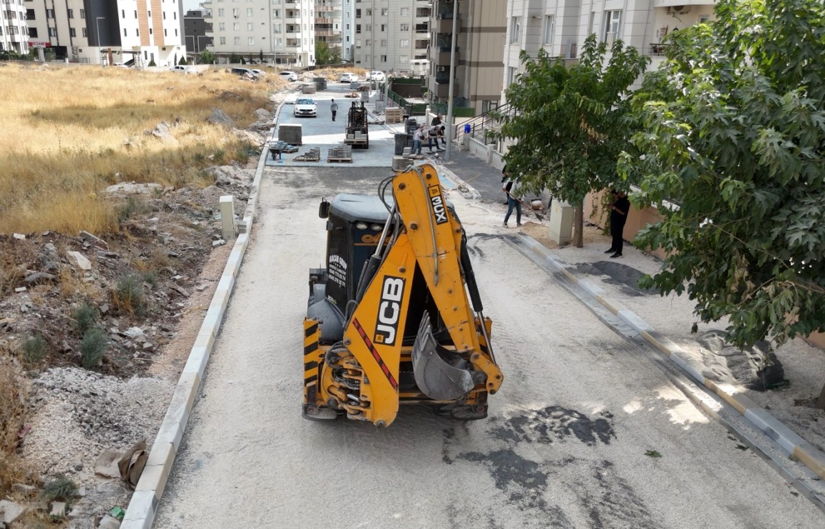 KARAKÖPRÜ’DE SOKAKLAR YENİLENİYOR, MAHALLELER MODERNLEŞİYOR