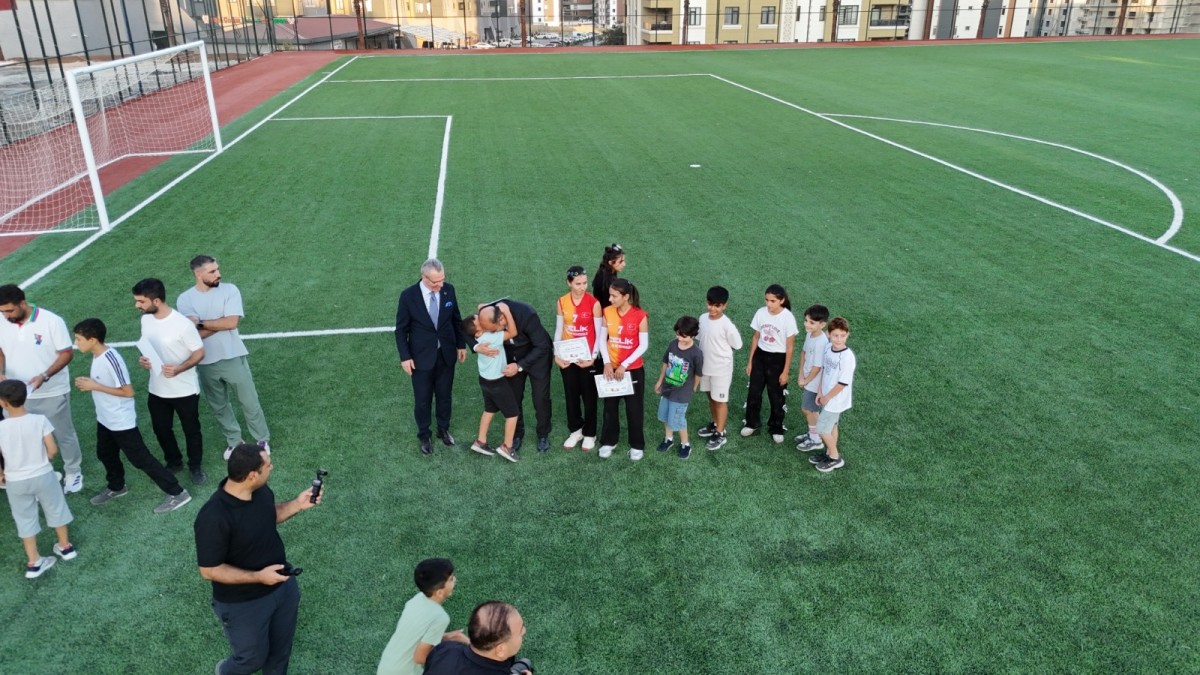 KARAKÖPRÜ’DE SPOR YATIRIMLARIYLA YENİ NESİL YETİŞİYOR