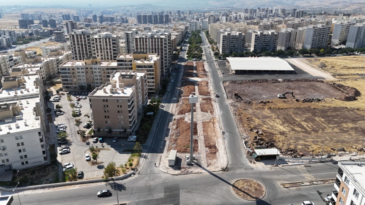 KARAKÖPRÜ’DE YEŞİL ALAN YATIRIMLARI SÜRÜYOR