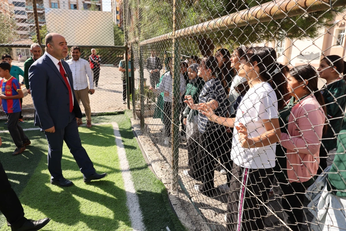 BAŞKAN ÇİFTÇİ, ŞERİF ÖZDEN BAŞARI ORTAOKULU’NDA ÖĞRENCİLERLE BULUŞTU