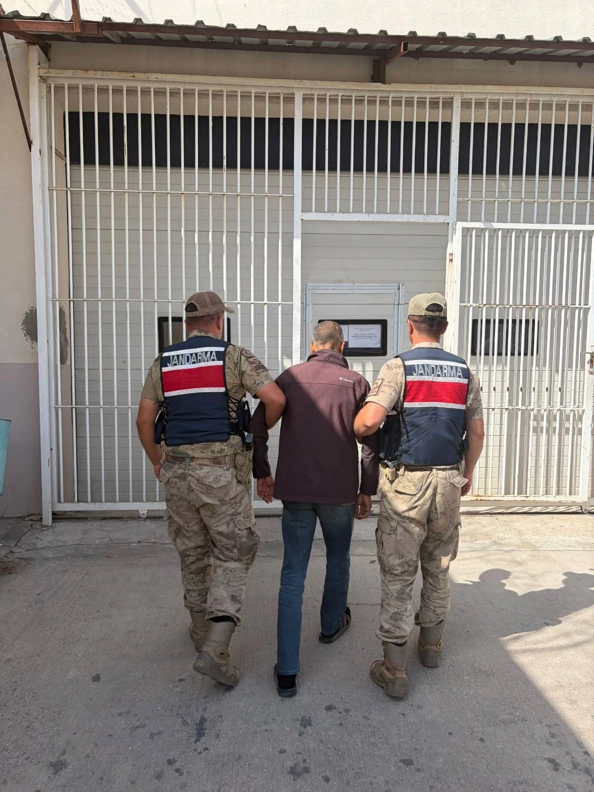 Şanlıurfa’da aranan iki hükümlü yakalandı: 33 yıl 7 ay hapis cezası