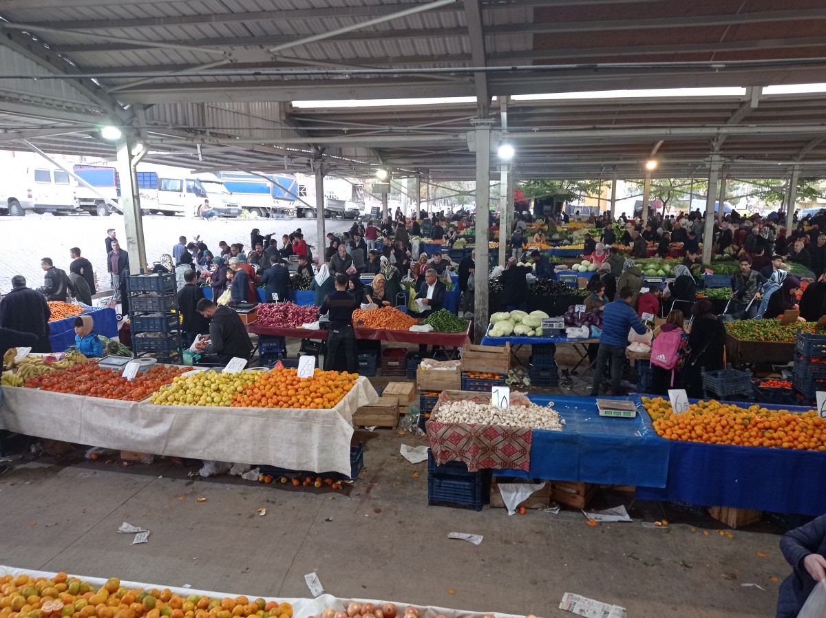 Urfa'daki Pazarlara Tarla Ürünleri Ucuzluğu Yansıyor
