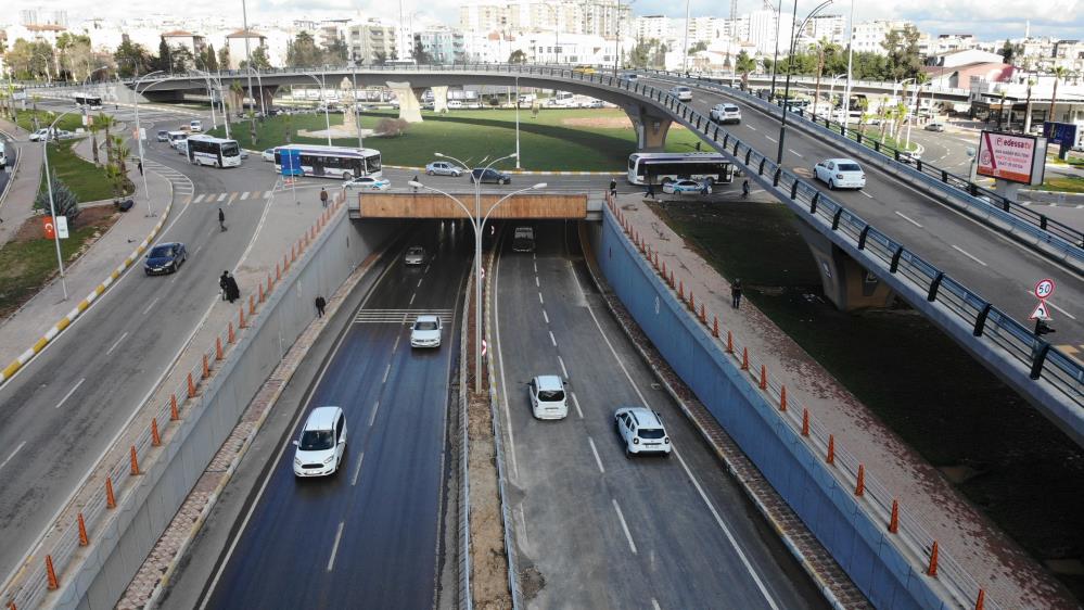 Şanlıurfa'da Selde 5 kişinin hayatını kaybettiği kavşak trafiğe açıldı