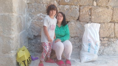 Sokakta Kalan Anne ve Kızı